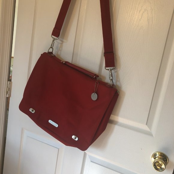 Kipling red messenger bag with computer compartment - Picture 1 of 16